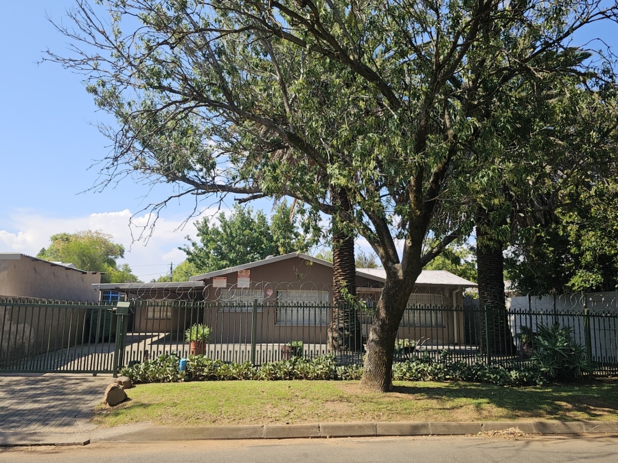 10 Bedroom Property for Sale in Brandwag Free State